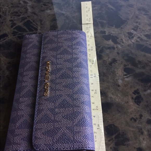 Michael Kors Trifold Wallet - Picture 4 of 4